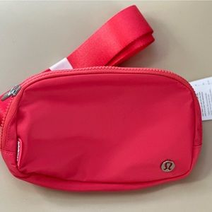 New Lululemon everywhere belt bag - 1 L coral/pink color Super cute!